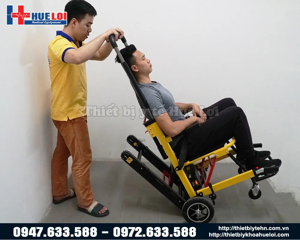 Xe lăn leo cầu thang