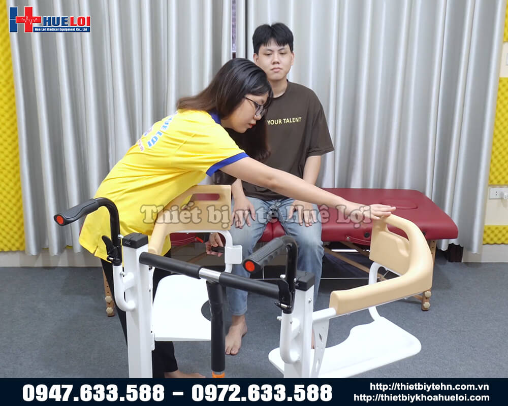 Di chuyển từ xe lăn ra